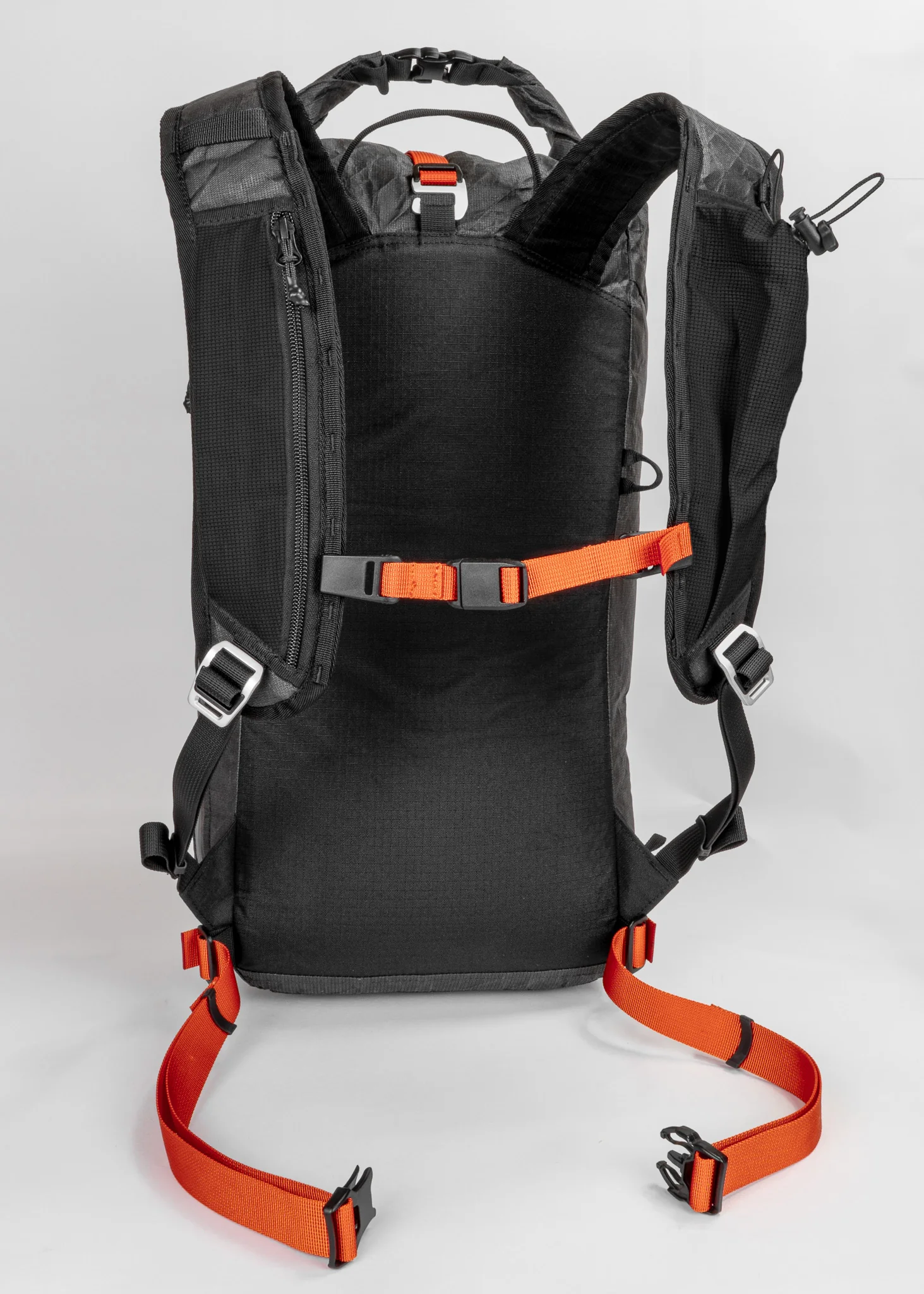 Batoh_Alpinistlab_Summerguide_20L_black_magic_2