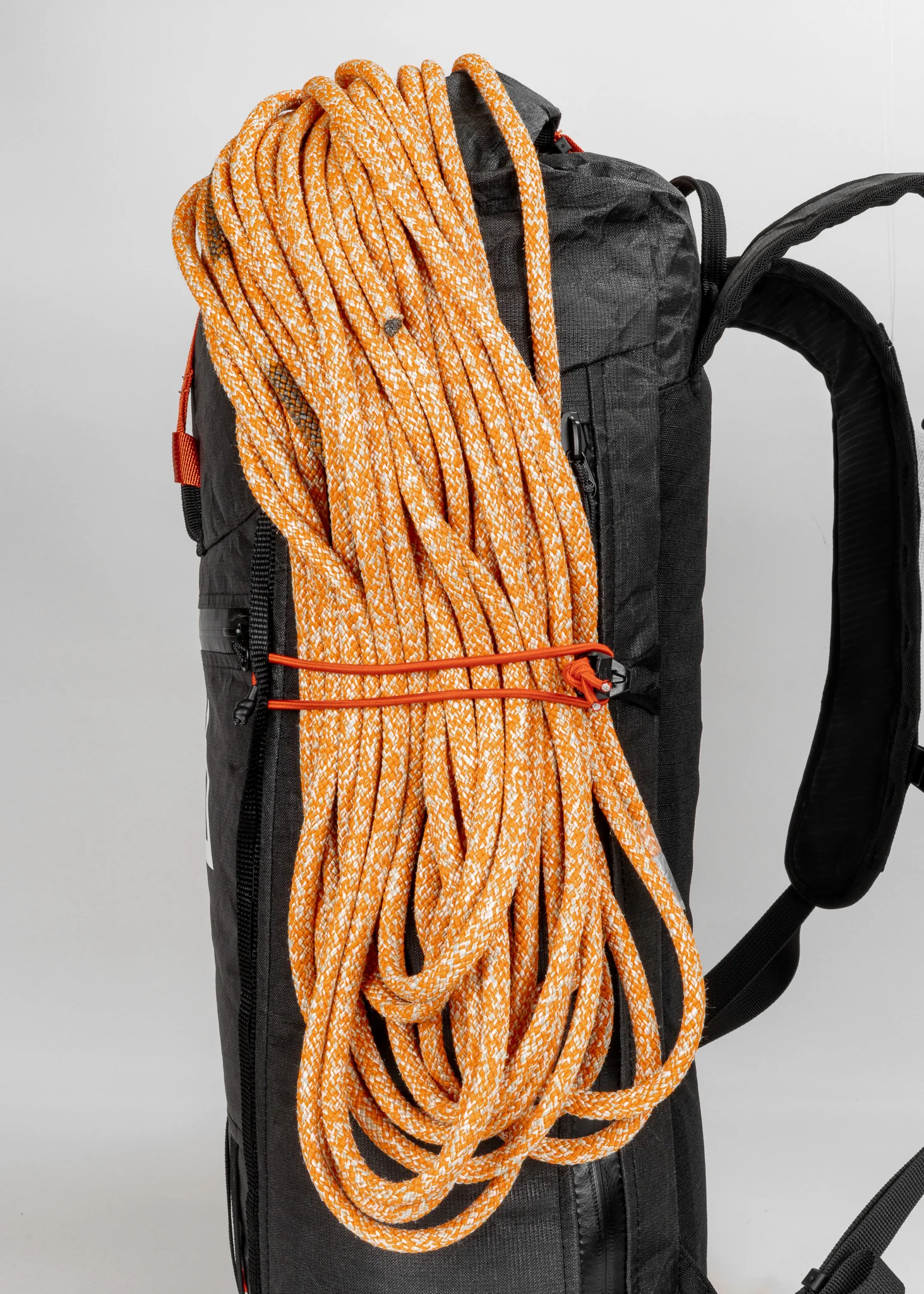 Batoh_Alpinistlab_Summerguide_20L_black_magic_5