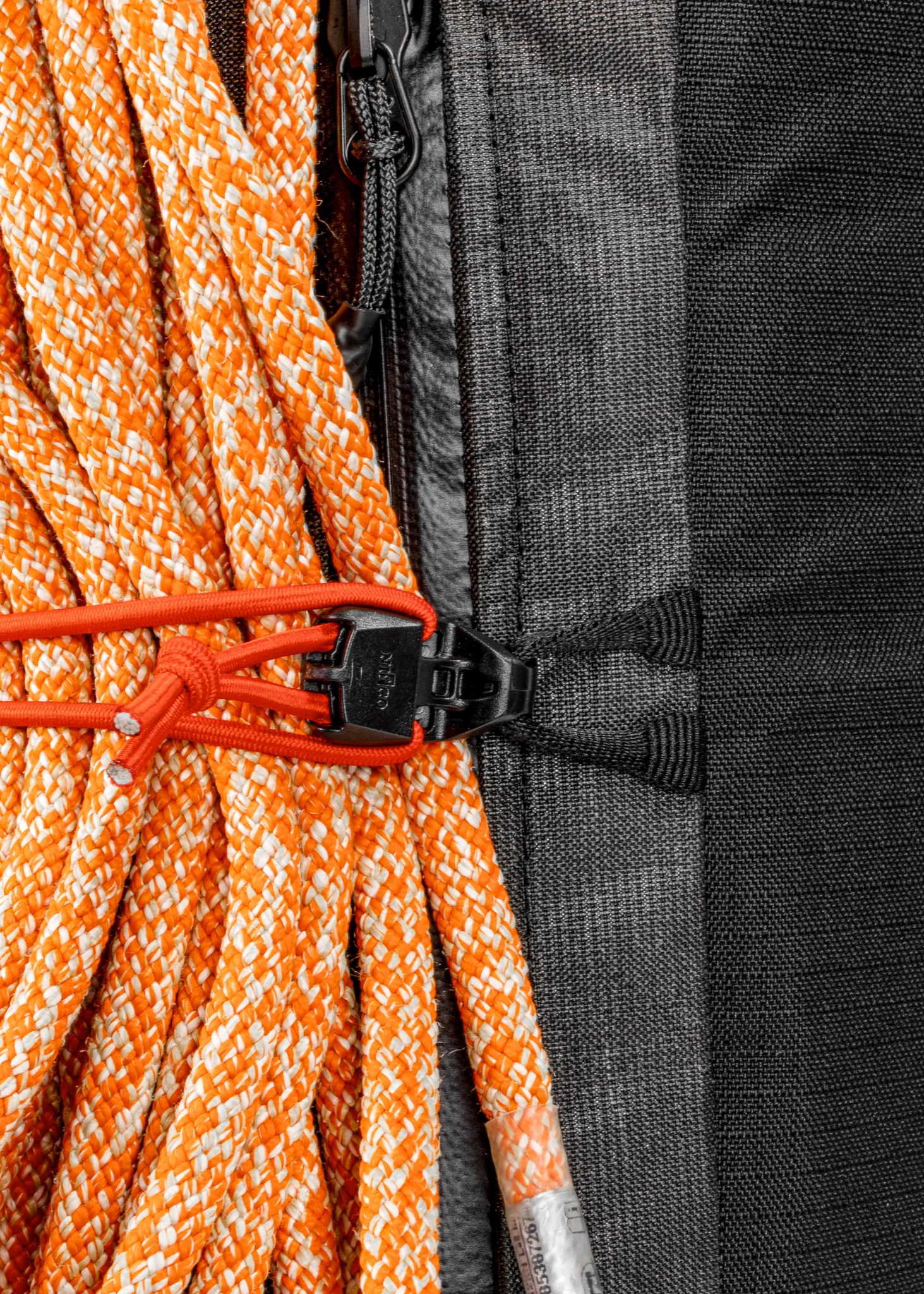 Batoh_Alpinistlab_Summerguide_20L_black_magic_6