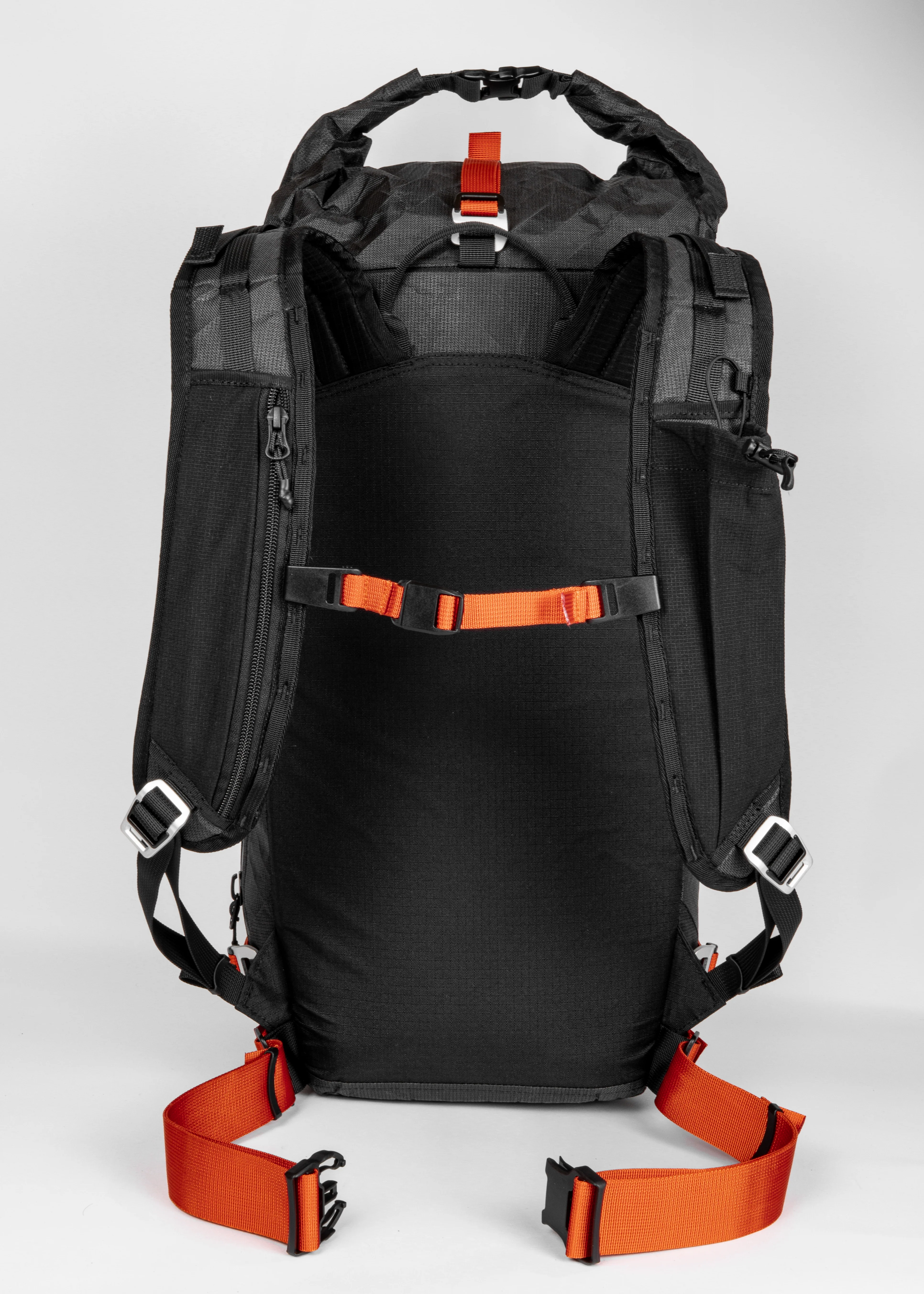Batoh_Alpinistlab_Summerguide_30L_black_magic_2