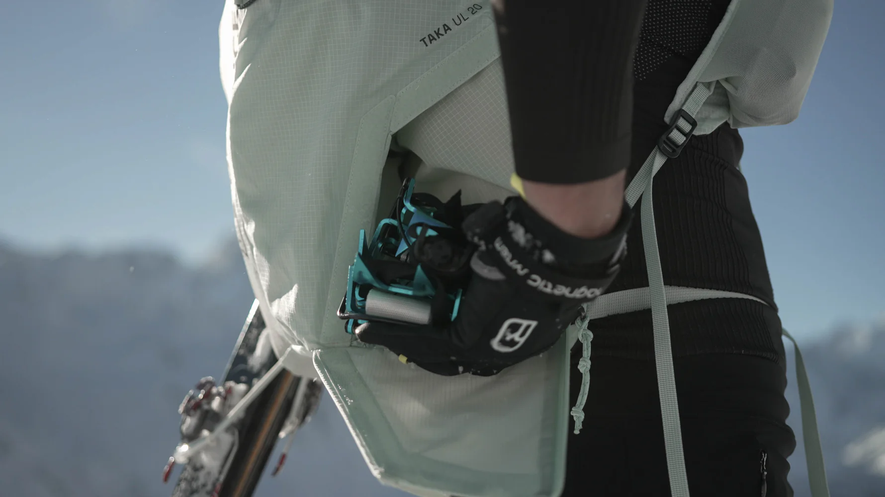 Batoh_Blue_Ice_Taka_UL_20L_glacier_9