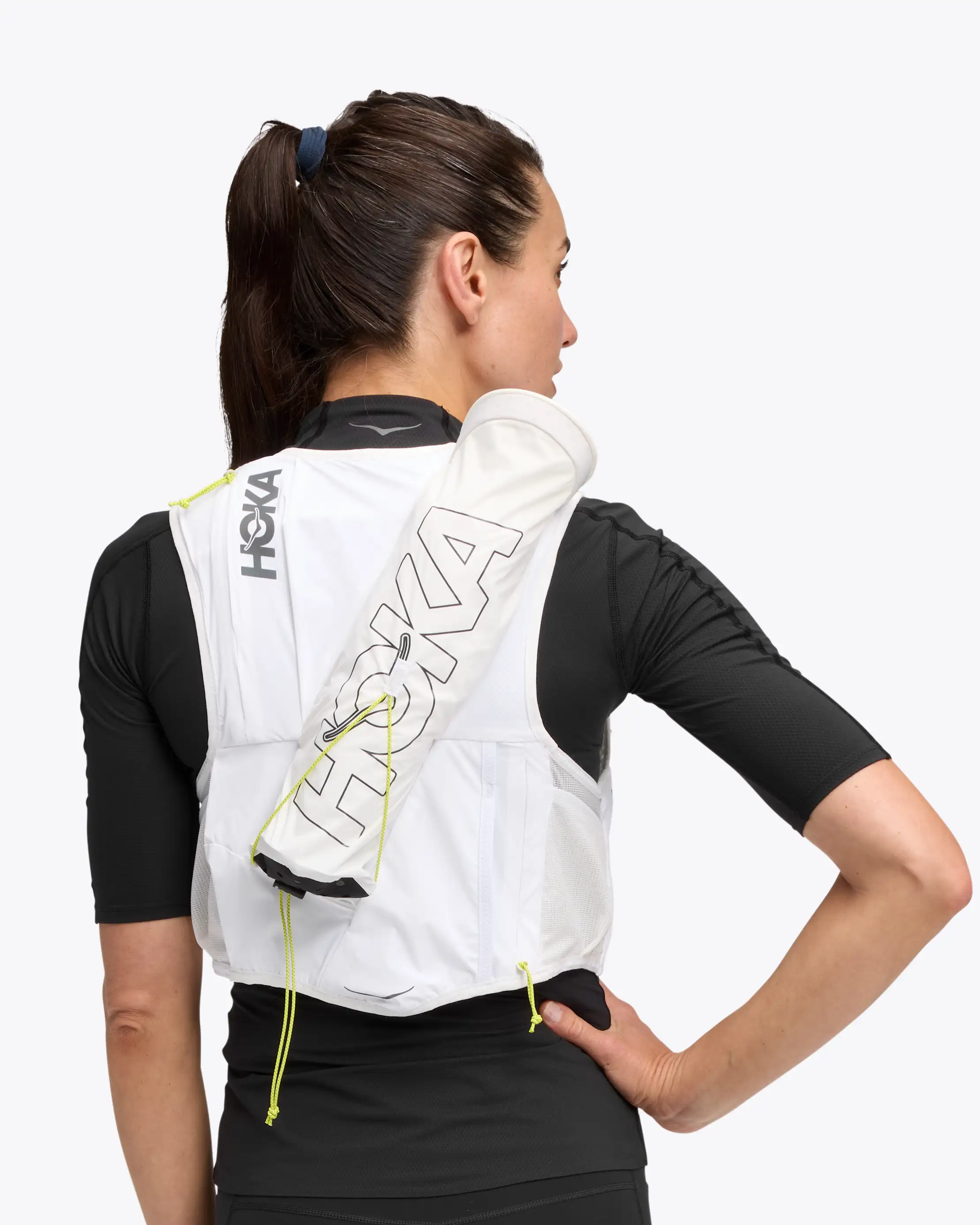 Bezecka_vesta_Hoka_Trail_Run_Vest_10L_white_5