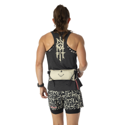 Bezecky_opasok_Dynafit_Trail_Belt_overcast_2