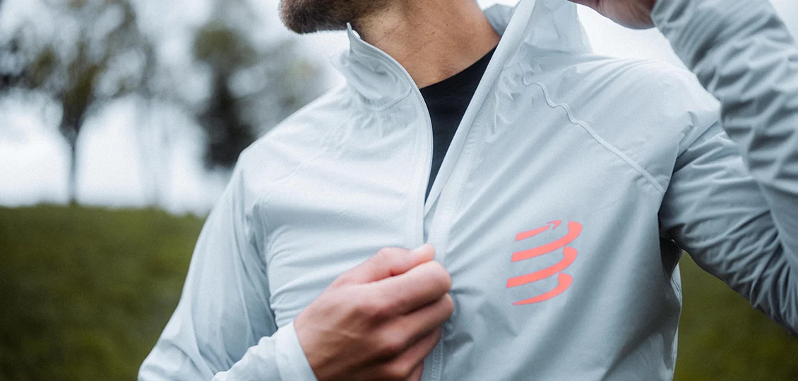 Bunda_Compressport_Hurricane_Waterproof_10_10_grey_dawn_6