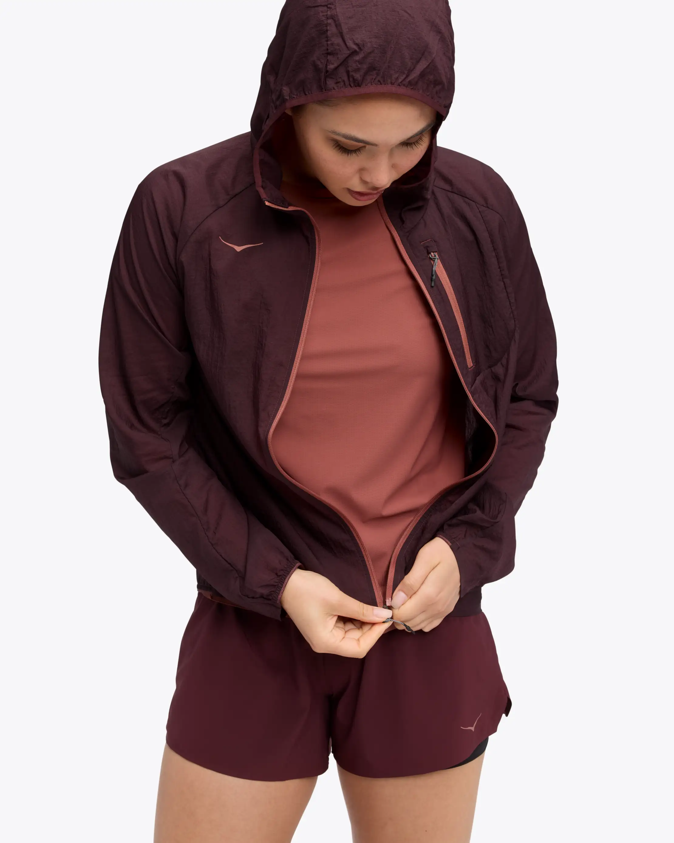 Bunda_Hoka_W_Skyflow_Jacket_black_cherry_4