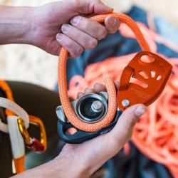 Istiaca_pomocka_Petzl_Neox_orange_6