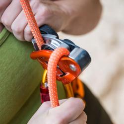 Istiaca_pomocka_Petzl_Neox_orange_9