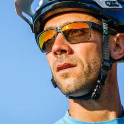 Okuliare_Julbo_Renegade_Reactiv_1_3_LAF_matt_black_red_5