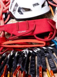 Sedaci_uvaz_Petzl_Adjama_M_dark_red_9